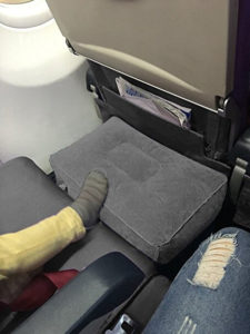 Inflatable footrest for planes
